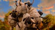 Príšera v lese, farmár bez stopy a ovečka Shaun v akcii: Nový trailer sľubuje poriadnu dávku  zábavy aj napätia